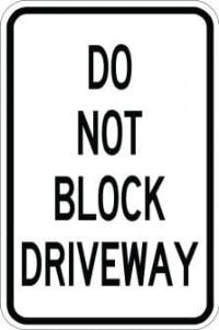 AR-709 - Do Not Block Driveway Sign