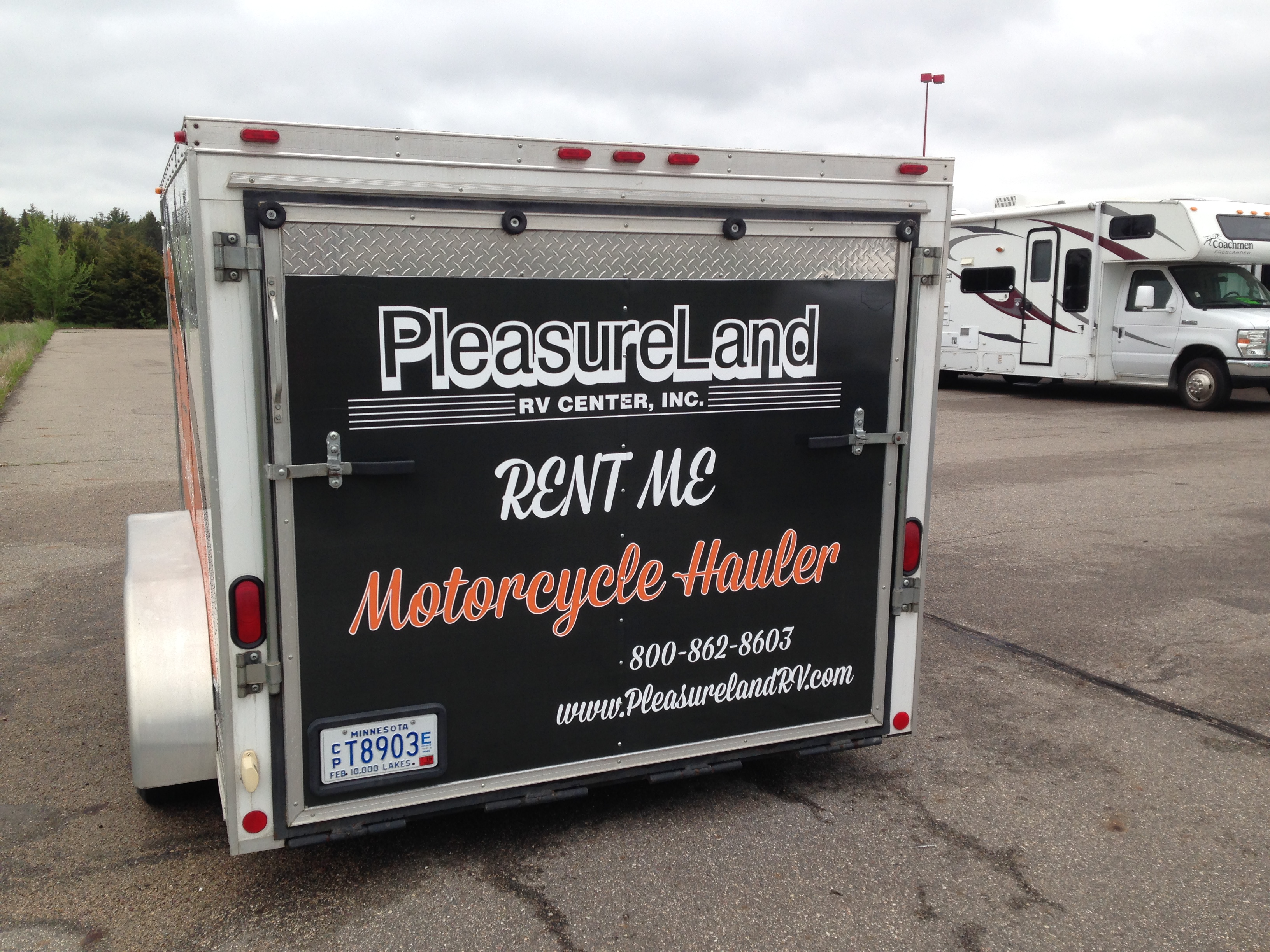 Custom Signs for PleasureLand RV | Signmax.com