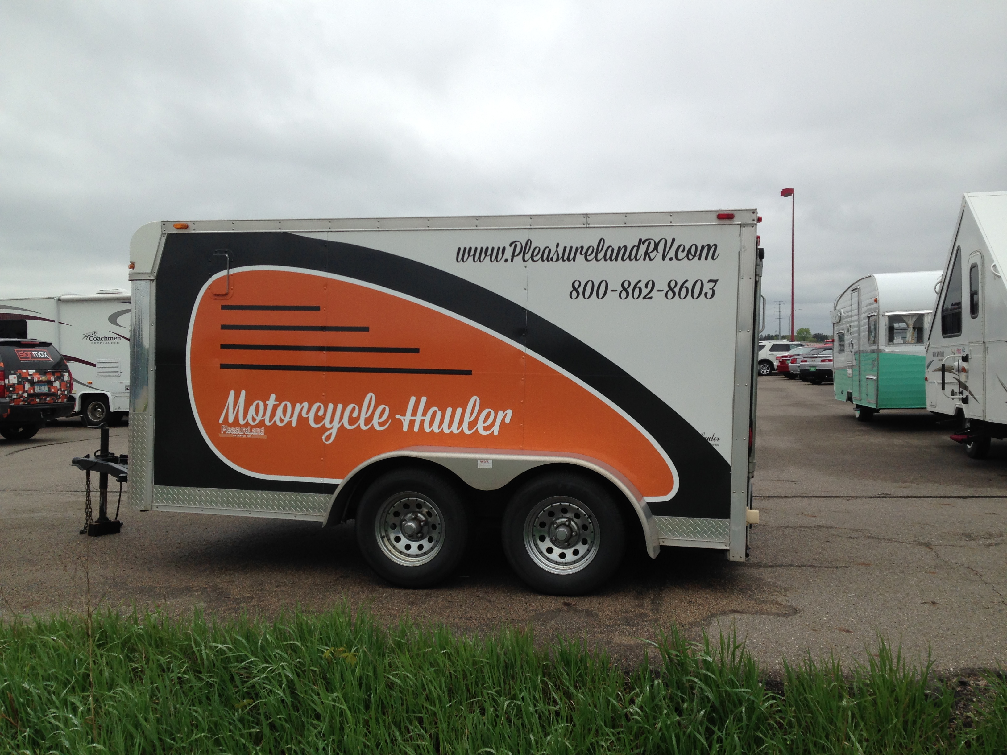 Custom Signs for PleasureLand RV | Signmax.com